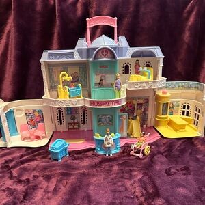 Fisher Price Sweet Streets “Care Time Hospital” Playset - rare
